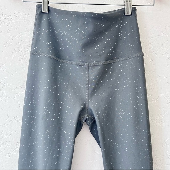 BEYOND YOGA Alloy Sparkle Gray High Rise 7/8 Length Legging Size Small NWOT - Picture 5 of 11